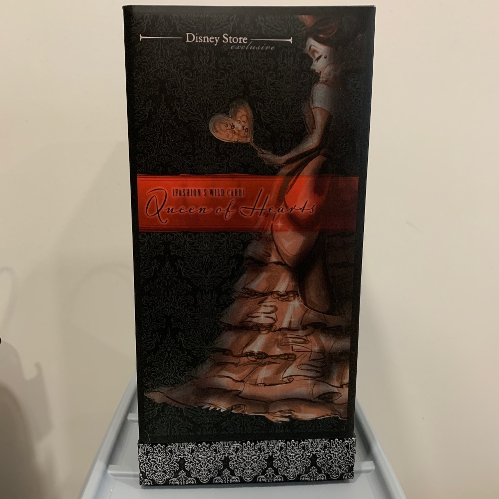 NEW Disney Villains Designer Doll Queen of Hearts - Earlier Edition
